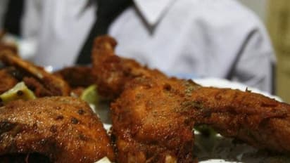 18 പ്രവാസികള്ക്ക് ഭക്ഷ്യവിഷബാധ; അധികൃതര് റസ്റ്റോറന്റ് പൂട്ടിച്ചു