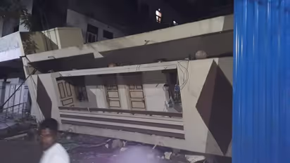 వర్షాల ఎఫెక్ట్: హైదరాబాద్ లో పేకమేడలా కుప్పకూలిన భవనం