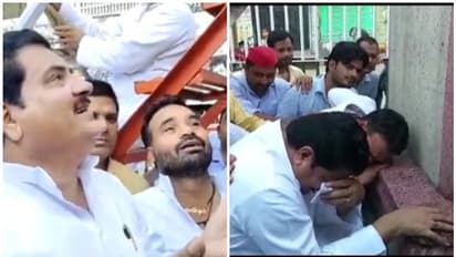 ജയന്തി ദിനത്തിൽ ഗാന്ധിപ്രതിമയ്ക്ക് മുന്നിൽ നിലവിളിച്ച് സമാജ്വാദി പാർട്ടി നേതാവ്, നാടകമെന്ന് എതിരാളികൾ