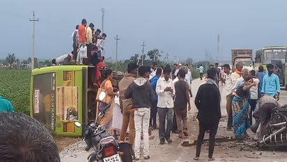 ಭೀಕರ ಅಪಘಾತ: ಕಾರು ನುಜ್ಜುಗುಜ್ಜು, ಬಸ್ ಪಲ್ಟಿ, ಮೂವರು ಸಾವು