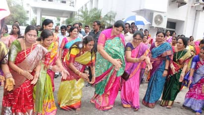 బతుకమ్మ వేడుకల్లో పాల్గొన్న మంత్రి సత్యవతి రాథోడ్