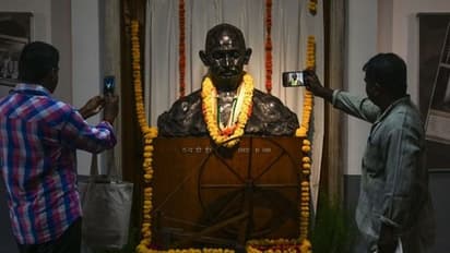 মহাত্মা নন, মোদীই এই জাতির জনক, বড় বিতর্ক তুললেন গান্ধী মিউজিয়ামের ডিরেক্টর