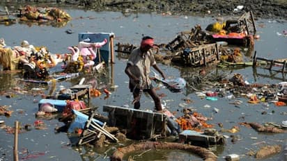 গঙ্গায় বন্ধ ভাসান, মোদী বিরোধিতায় কি নয়া অস্ত্র পেলেন মমতা