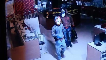 13 കോടിയുടെ സ്വര്ണക്കവര്ച്ച; മുഖ്യസൂത്രധാരന് മുരുഗന് കീഴടങ്ങി