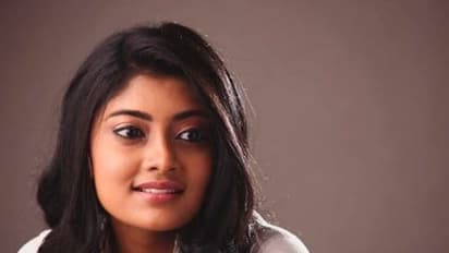 அழகில் மகளையே பீட் பண்ணும் அம்மு அபிராமியின் அம்மா! குடும்பத்தோடு இளையராஜாவை சந்தித்த புகைப்படம் வைரல்!