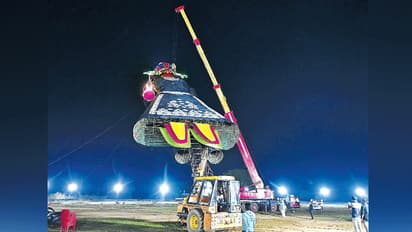 भारते के सबसे लंबे रावण ने पहना 40 फीट का जूता-60 फीट का मुकुट, खड़ा करने में लगे 12 घंटे