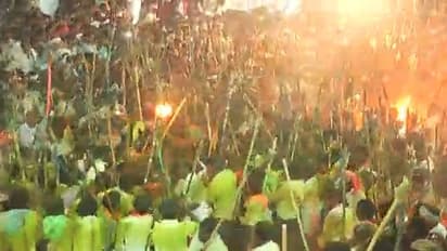 నిషేధం బేఖాతరు: కొనసాగిన దేవరగట్టు కర్రల సమరం, 50 మందికి గాయాలు