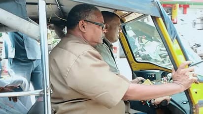 ఆటో డ్రైవర్ గా మారిన ఏపీ మంత్రి అవంతి శ్రీనివాసరావు