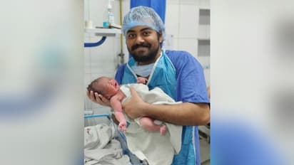 আশঙ্কার স্মৃতি ভুলে আশার আলোয়, কাজে ফিরলেন ডাক্তার পরিবহ