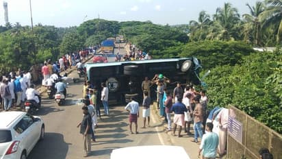 అల్లూరి జిల్లాలో ఘోర రోడ్డుప్రమాదం... ట్రావెల్స్ బస్సు బోల్తాపడి ఐదుగురు దుర్మరణం