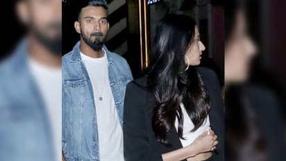 सुनील शेट्टी की बेटी को डेट करता दिखा ये क्रिकेटर, एक कार में नजर आए दोनों: Photos