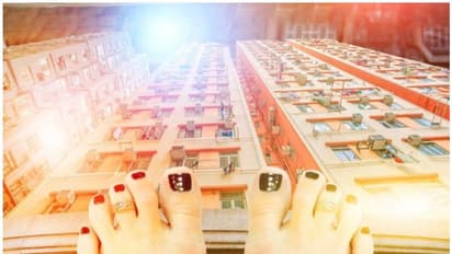 യുവതി കെട്ടിടത്തിന്റെ മുകളില് നിന്ന് ചാടി, വീണത് വയോധികന്റെ മുകളില്; ഇരുവര്ക്കും ദാരുണാന്ത്യം