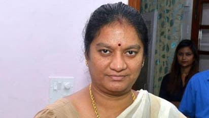 மீண்டும் சிக்கலில் சசிகலா புஷ்பா..முன்ஜாமீன் வழங்கிய நீதிமன்றம்..தலைமறைவாக ஆக கூடாது என எச்சரிக்கை.