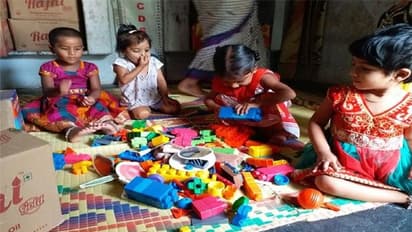 మూడున్నరేళ్ల చిన్నారి ముఖంపై అగ్గిపుల్లతో చురకలు వేసిన అంగన్ వాడీ ఆయా..!! 