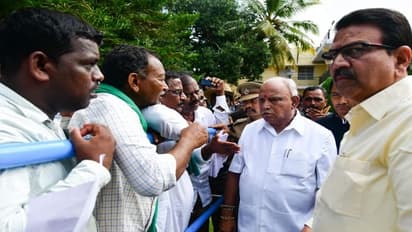 ಆಲಮಟ್ಟಿಯಲ್ಲಿ ಸಿಎಂ ಯಡಿ​ಯೂ​ರ​ಪ್ಪಗೆ ಮನ​ವಿ​ಗಳ ಸುರಿ​ಮಳೆ