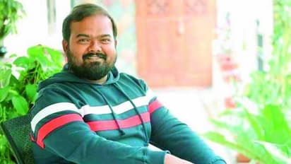 మోసగాళ్లకు దొరికిపోయిన నితిన్ డైరెక్టర్!