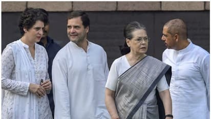 ഗാന്ധി കുടുംബത്തിന് വിദേശത്തും എസ്പിജി സുരക്ഷ; വിദേശ യാത്രകള് നിയന്ത്രിക്കാനെന്ന് വിമര്ശനം