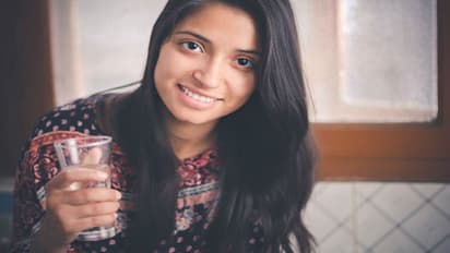 জল খান নিয়ম করে, পুজোয় শরীর ভাল রাখুন