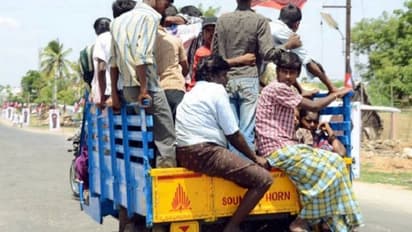 ನೀವೆಲ್ಲಾ ಏನ್ ಕುರಿಗಳಾ..? ಗೂಡ್ಸ್ ಚಾಲಕರಿಗೆ RTO ಇನ್ಸ್ಪೆಕ್ಟರ್ ಕ್ಲಾಸ್