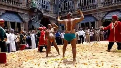 ಮೈಸೂರು: ಕರಿಕಲ್ಲು ತೊಟ್ಟಿಯಲ್ಲಿ ಜೆಟ್ಟಿಕಾಳಗ