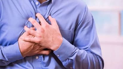 முன்னாள் முதல்வருக்கு திடீர் நெஞ்சுவலி... தீவிர சிகிச்சை பிரிவில் அனுமதி..!