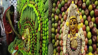 పండ్ల అలంకరణలతో దుర్గామాత దర్శనం : విశాఖలో బారులు తీరిన భక్తులు