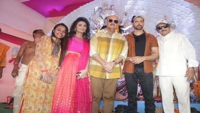 মহানবমীতে মহামিলন,বিশ্বজিতের দুর্গাপুজোয় হাজির রাকেশ-হৃতিক