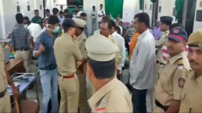 महाराष्ट्र में बंदूकधारियों ने भाजपा पार्षद, उसके परिवार के चार सदस्यों की हत्या की