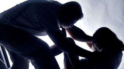 திருமணமான இளம்பெண்ணை ஆசை காட்டி பலாத்காரம் செய்த தம்பி... அரட்டி மிரட்டிய அண்ணன்..!