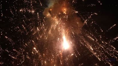 11കാരന്റെ കരിമരുന്ന് പ്രയോഗം, കത്തിനശിച്ചത് രണ്ട് വീടുകൾ, 33കാരനായ പിതാവ് അറസ്റ്റിൽ