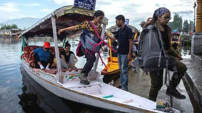 ಎರಡು ತಿಂಗಳ ಬಳಿಕ ಜಮ್ಮು ಮತ್ತು ಕಾಶ್ಮೀರ ಪ್ರವಾಸಿಗರಿಗೆ ಮುಕ್ತ!