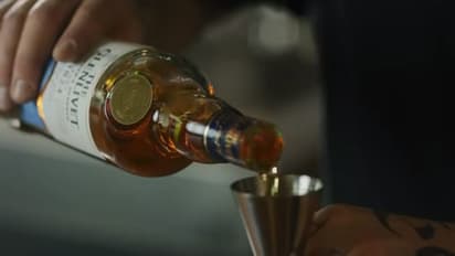 ఈ మద్యం తాగాలంటే కోటీశ్వరులై ఉండాలి.. రూ. 4 కోట్లు పలికిన విస్కీ బాటిల్.. ఎక్కడంటే...