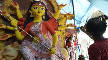 করোনার জের, চলতি বছরে বড়সড় কোপ কলকাতার সেরা দুর্গাপুজোর বাজেটেও