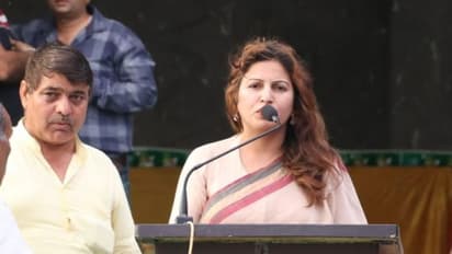 #ElectionResults2019 : టిక్ టాక్ స్టార్ కి ఓటమి తప్పదా..?