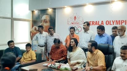 Kerala government felicitates PV Sindhu, presents Rs 10 lakh