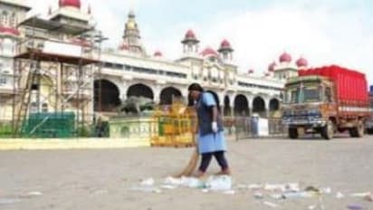 ಜಂಬೂ ಸವಾರಿ ವೀಕ್ಷಕರಿಂದ ಅರಮನೆಗೆ ಪ್ಲಾಸ್ಟಿಕ್ ಗಿಫ್ಟ್..!