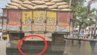 పేదలు ఆకలితో చస్తుంటే.. రేషన్ బియ్యం రోడ్డు పాలు