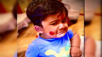 কী গান শুনছে সুদীপার ছোট্ট আদিদেব, খুনসুটির মুহূর্ত নজর কেড়েছে নেটদুনিয়ায়