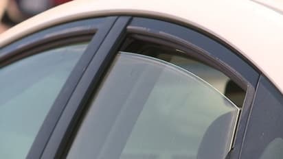 പ്രവാസി മലയാളിയെ കാറിനുള്ളില് മരിച്ച നിലയില് കണ്ടെത്തി