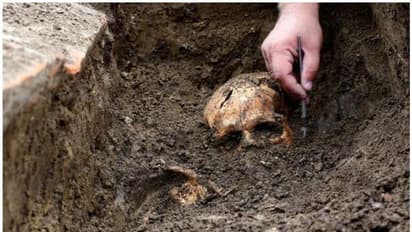 ഉയിഗുർ മുസ്ലിങ്ങളുടെ ഖബറുകൾ തോണ്ടി തലയോട്ടികൾ പുറത്തിട്ട് ചൈന, പരക്കെ പ്രതിഷേധം