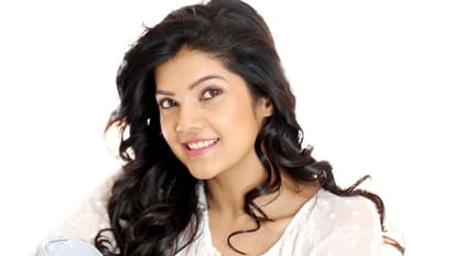 பிரபல இந்திய கிரிக்கெட் வீரரை ரகசியமாக காதலித்து கரம் பிடிக்கும் தமிழ் பட நடிகை!