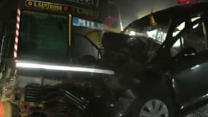 டேங்கர் லாரி -கார் நேருக்கு நேர் மோதல்... ஒரே குடும்பத்தை சேர்ந்த 3 பேர் உடல் நசுங்கி உயிரிழப்பு..!