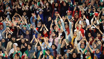 Over 10,000 spectators gather for football, baseball matches in Japan as govt relaxes norms