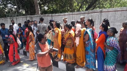 சீன அதிபர் வருகைக்கு எதிர்ப்பு தெரிவித்த பெண்களை தர தாவென இழுத்து செல்லும் போலீஸ்..! நெஞ்சை பதபதவைத்த சம்பவம்..!