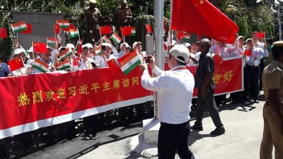 சீன அதிபருக்கு உற்சாக வரவேற்பு கொடுத்த பள்ளி மாணவர்கள்..! புகைப்பட தொகுப்பு!