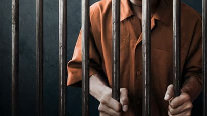 போலி விவாகரத்து ஆவணங்கள் தயாரித்து 3 திருமணம் செய்த கில்லாடி இளைஞர்..! முதல் மனைவி கொடுத்த புகாரில் அதிரடி கைது..!