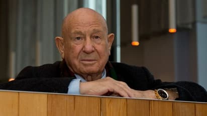 ১২ মিনিটের হাঁটাতেই গড়েছিলেন ইতিহাস, চলে গেলেন বিশ্বের প্রথম স্পেস-ওয়াকার