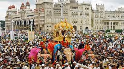 ದಸರಾ ಪ್ರವಾಸಿಗರ ಮೊಬೈಲ್, ಹಣ ಸುಲಿಗೆ