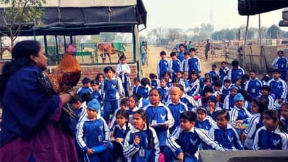 മണ്ണ് മാറുമ്പോള് മനുഷ്യന് മാറുന്നു, അവരുടെ മനസ്സും; അപര്ണ പഠിപ്പിക്കുന്ന പാഠങ്ങള്