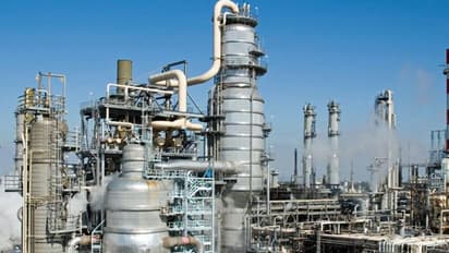 ముంచుకొస్తున్న ముప్పు.. అంతటా స్తబ్దత